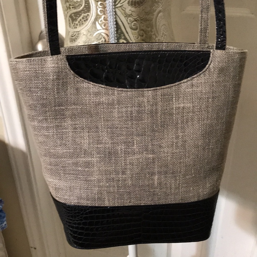 Retta Wollfe genuine alligator and cloth made in Italy shoulder bucket bag. - Picture 3 of 13